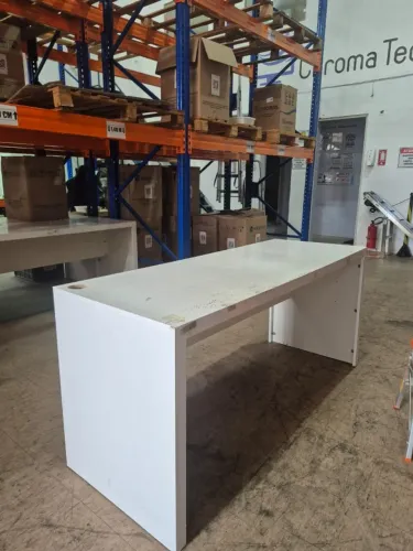Mesa de Escritório Branca Usada - R$ 100