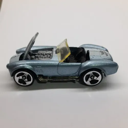 MIniatura Hot Wheels Shelby Cobra 1/64 Loose 2004 Abre capô e detalhes do motor