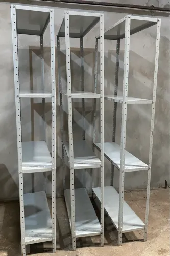 Prateleiras de aço 