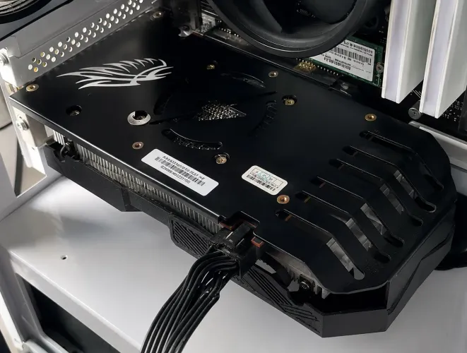 Rx 6600M