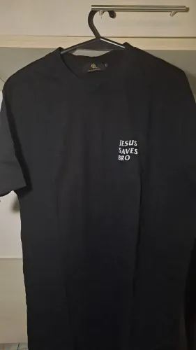 Camiseta "Jesus saves bro"