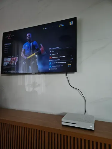 Xbox One S 500GB Branco + Controle + Kit Carregador e Pilhas Recarregáveis - Revisado