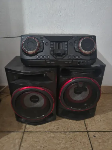 Semi Novo - Mini hi-fi system (Preço na loja R$ 1.800,00)