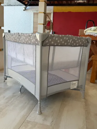 Berço chiqueirinho portátil da voyage cinza