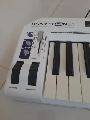 Teclado Controlador MIDI Krypton 61