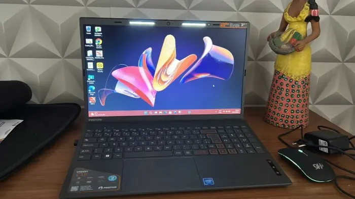 Notebook Positivo Vision C15 Intel Celeron 4GB RAM 128GB eMMC 15,6" HD Windows 11