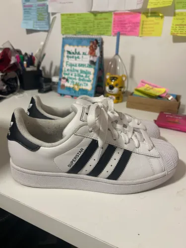 Tênis superstar adidas