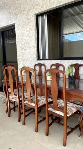 MESA DE JANTAR COM 8 CADEIRAS