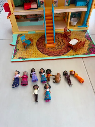 Casa do Encanto + personagens