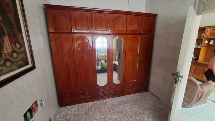 Guarda roupa Itatiaia 6 portas/6 gavetas e dois espelhos.