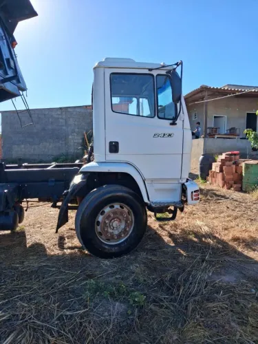 Mercedes 2423 traçado