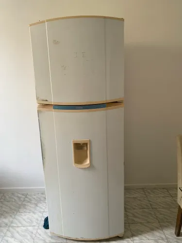 Vendo geladeira Cônsul duplex 480 litros, usada, porta reversível, nunca deu problema
