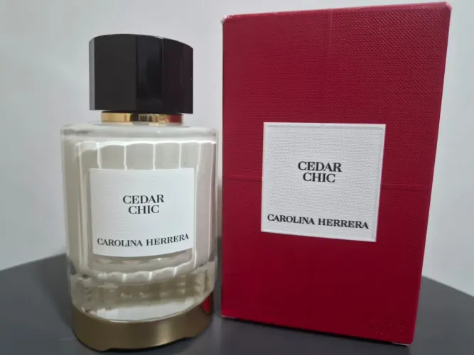     Cedar Chic APC 50ml Original - Alta Perfumaria Carolina Herrera