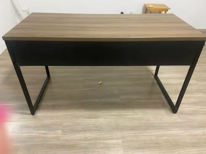 Mesa industrial para escritório
