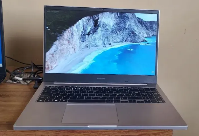 Notebook Samsung 8gb ram Processador Intel Celeron 1.90 SSD 120gb Bateria 4h