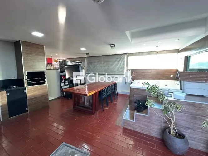 Cobertura em Montes Claros, no bairro Todos os Santos, à venda.