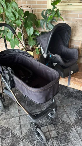 Carrinho de bebê e bb conforto 