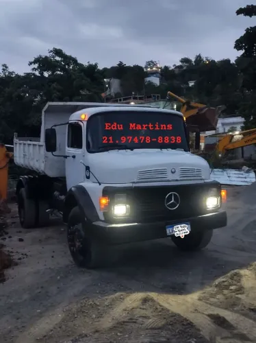 Caminhão caçamba 1113