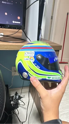 Capacete miniatura Felipe massa original ( aceito oferta )