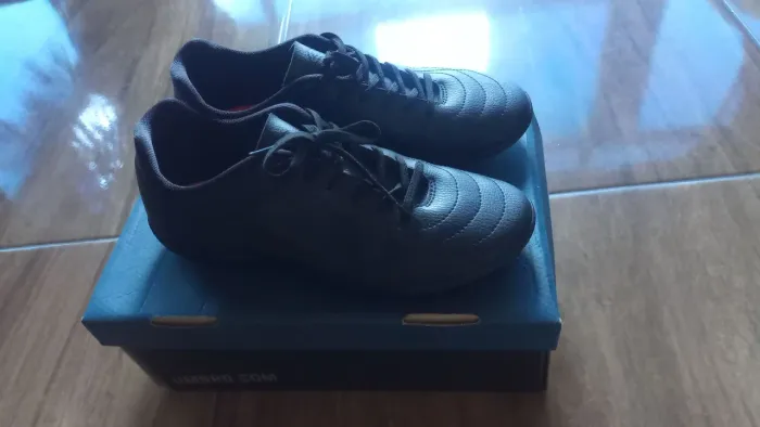 Chuteira da umbro Society