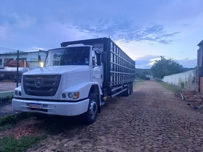 2324 Atron 2012. Bem conservado carro pronto para trabalho, Pneus bons, Motor Excelente.