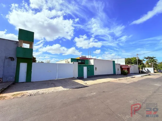 Excelente Prédio Comercial no Olho D'água para Locação.