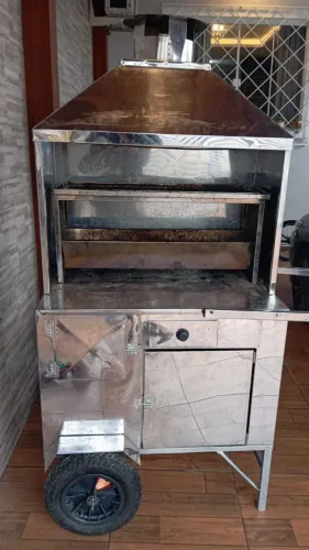 Vendo Carrocinha para espetinhos toda em inoxidável estado de nova usada apenas 2 vezes
