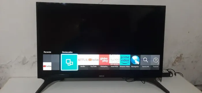smart 32pol. completa funcionando perfeita (c.minimas manchas) que não afeta no uso