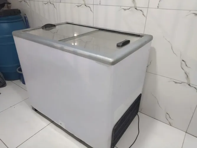 FREEZER TAMPA DE VIDRO GELANDO PERFEITO, APROVEITEM