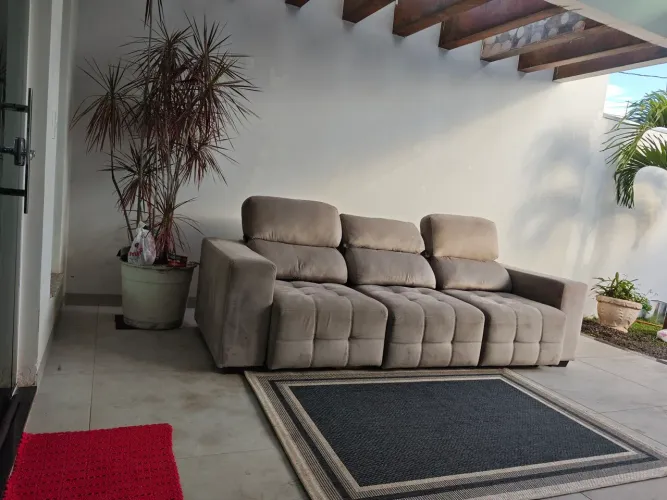 Sofá 3 lugares.