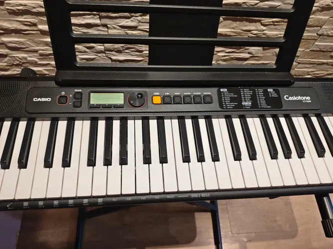TECLADO CASIO CT-S200 SEMI-NOVO