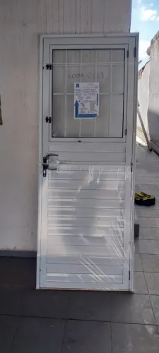 Porta aluminio branco cozinha