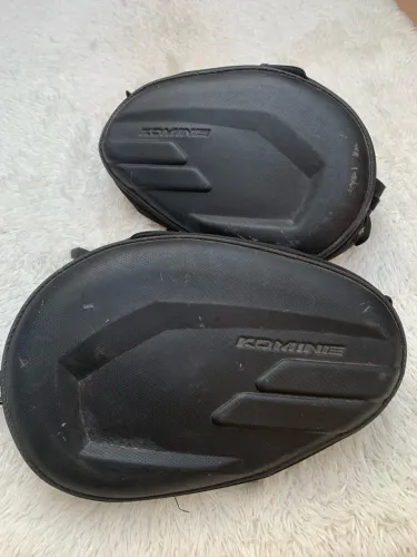 Bau lateral Komine moto