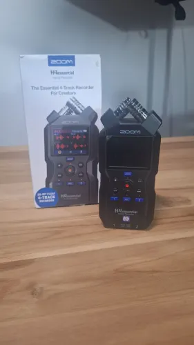Gravador Zoom portátil H4 Essential.