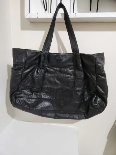 bolsa média new order couro legítimo preta