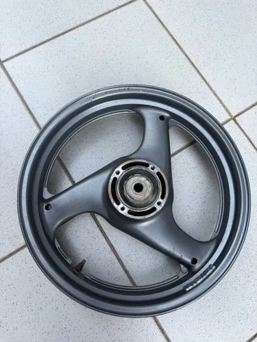 Roda traseira gs500e 2001 em excelente estado