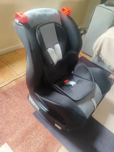 Vende-se cadeirinha para carro com base 