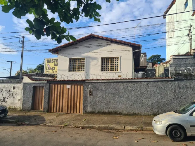 Casa Com./Res. 6 Qtos - Lote 360 m² - 250 m² const.