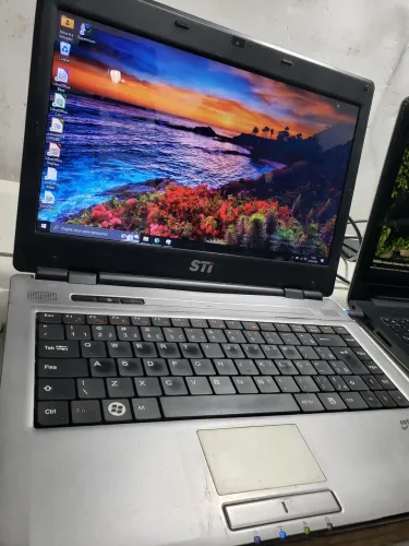 Vendo Notebook Semp Toshiba/Intel Dual core/ 500 Gigas HD/ Bateria Boa/ 4 Gigas Memória