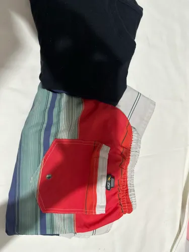 Bermuda zip e camiseta preta