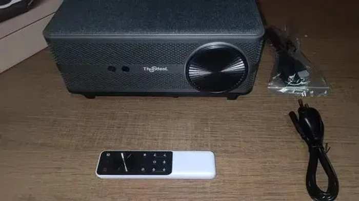 Projetor Thundeal TD98W + Conversor + Antena
