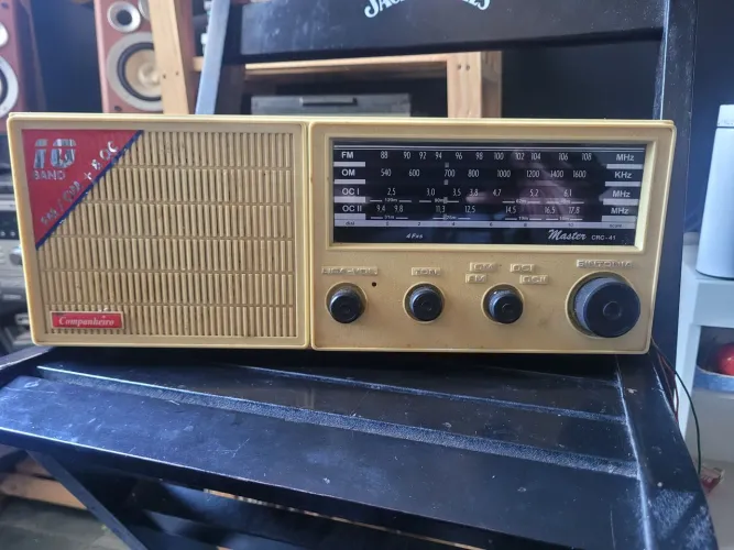 Rádio Antigo Companheiro Master CRC-41 (Vintage/Madeira) - Funcionando 100%