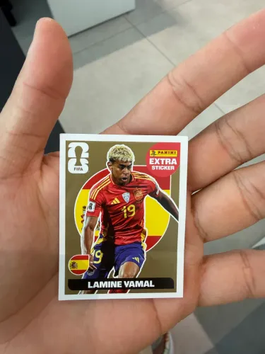 Figurinha Panini Extra Sticker do Lamine Yamal (Espanha).