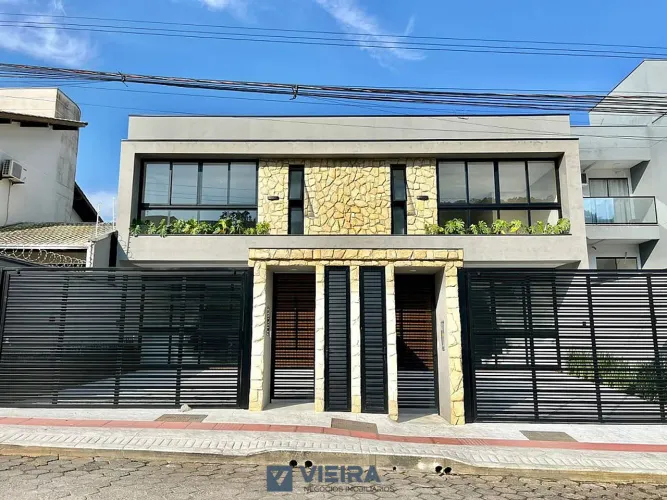 Sobrado a Venda no bairro São Francisco de Assis - Camboriú, SC