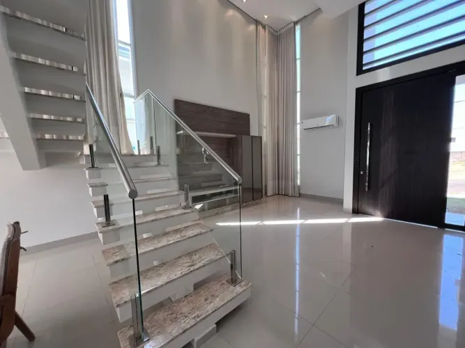 Sobrado para aluguel tem 150 metros quadrados com 3 quartos em Condomínio Belvedere - Cuia