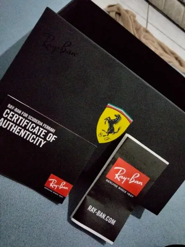 ÓCULOS RAY BAN FERRARI