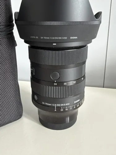 Lente Sigma 24-70mm f/2.8 DG DN Art II Sony E Nova Sem Uso