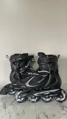 Patins + kit de proteção + capacete 