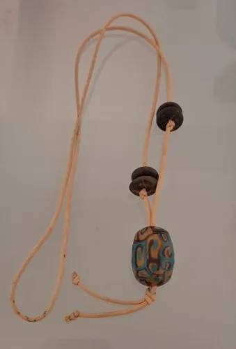Colar com pingente forrada de massa Fimo
