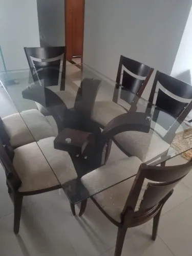Mesa de jantar com 6 cadeiras 